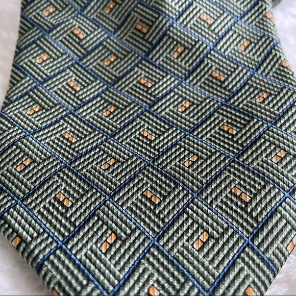 Nautica Green Blue and Gold Geometric Pattern Textured Silk Tie - Picture 3 of 10